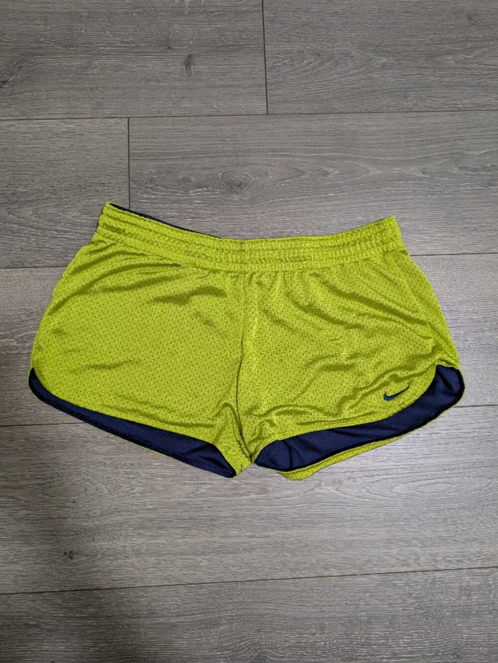EUC•Nike Dri-FIT Running Mesh Mini Shorts Low-rise Vibrant Green Navy Lined•S🍏